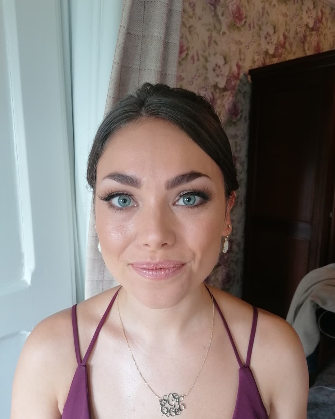 ELLEN 💖a lot of love for this lady who kept the momentum going all morning for the bride Johanna. She reminded me of a green eyed mila cunis. She wanted some drama on the eyes, fluffy lashes and G
Glowing skin.
.
.
#bridalmakeupartist #irishweddings #americanbridalparty #castleweddings
#irishmakeupartist